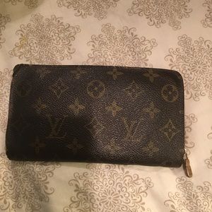 Authentic Vintage Louis Vuitton Zip-around Wallet